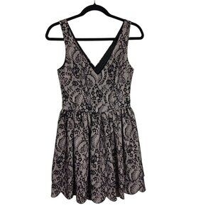 Bebe Evening Dress Nude Lace Sleeveless With Scalloped Hem & V-Neck Size 4 Women